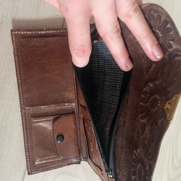 Handmade Leather Wallet - Picture 5 of 6